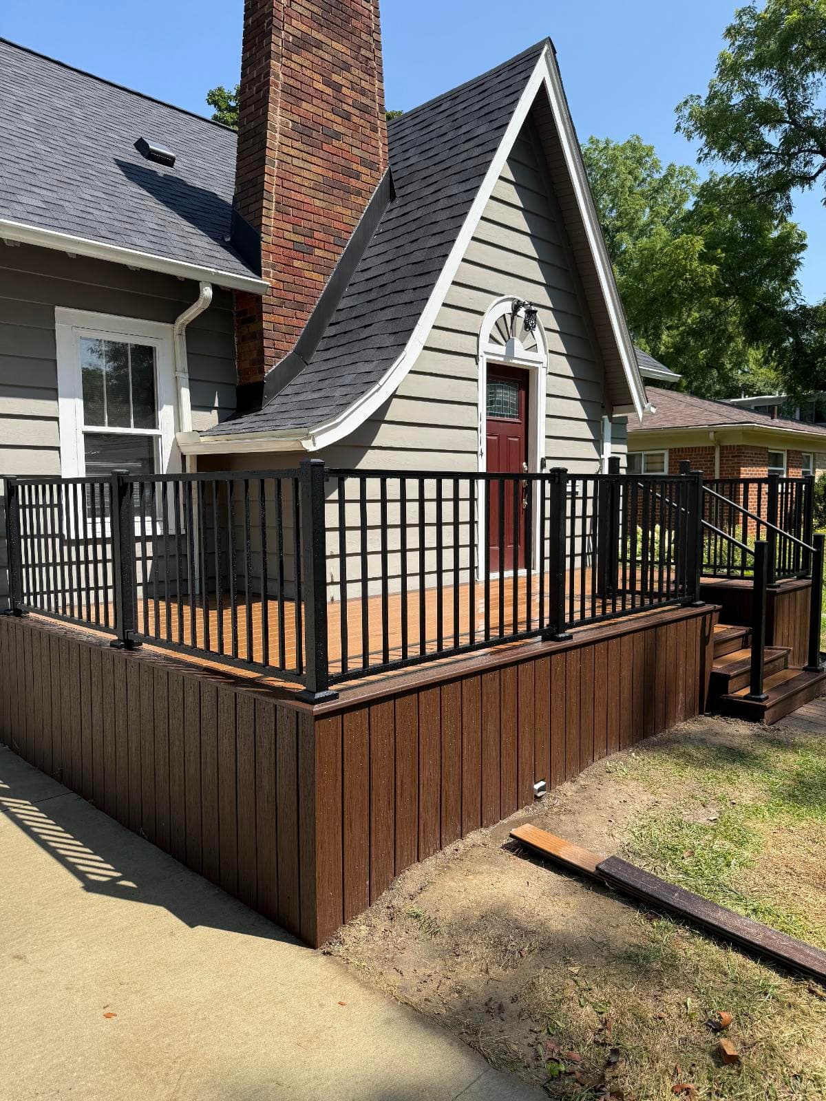Gallery photos for Stylish Trex Deck with Modern Railings: Image #1